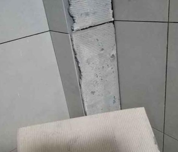 泉州市瓷砖空鼓维修公司分享下厨房瓷砖脱落的补救措施。